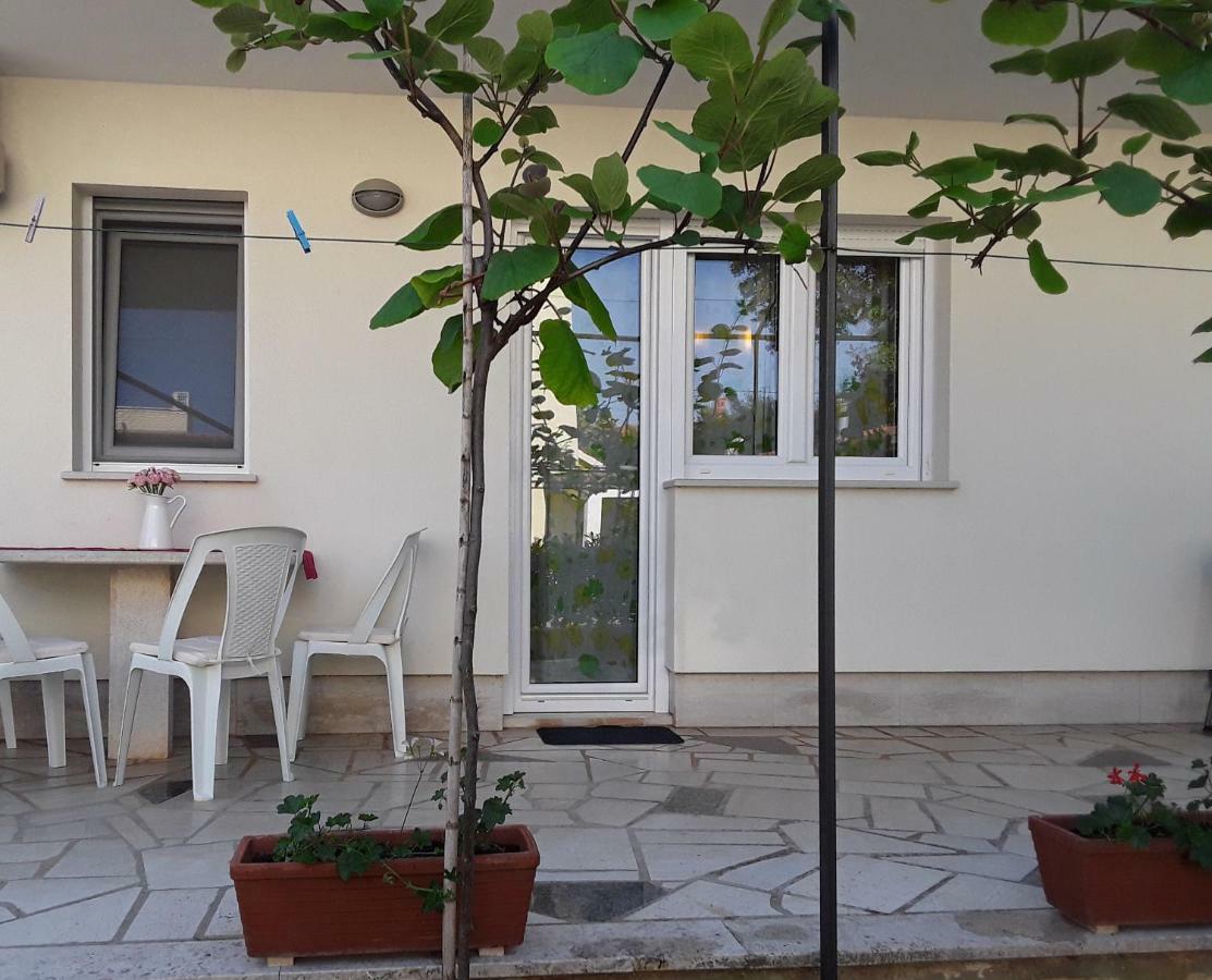 Apartment Mirta Pula Exterior photo